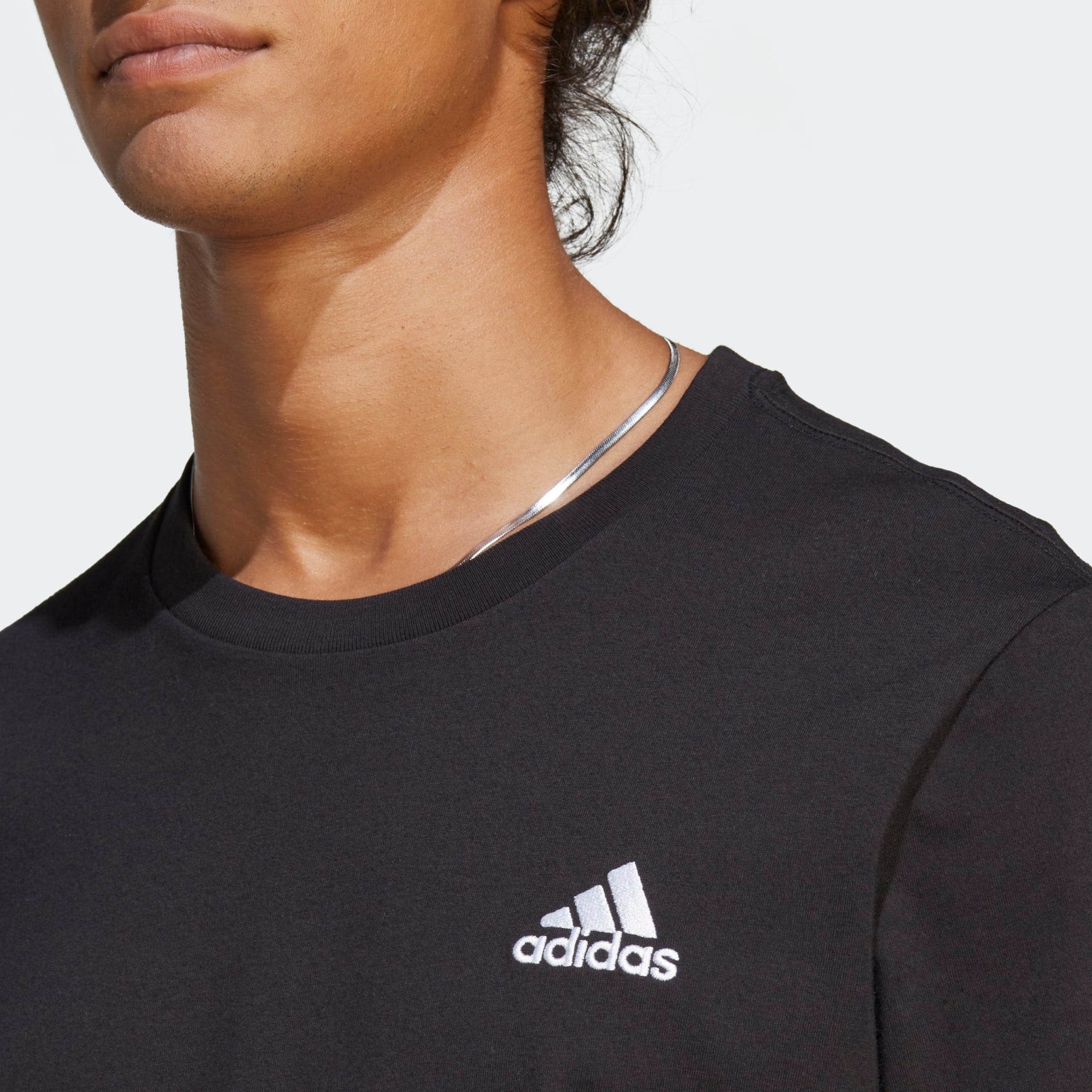 ADIDAS ESSENTIALS SINGLE JERSEY EMBROIDERED SMALL LOGO T-SHIRT